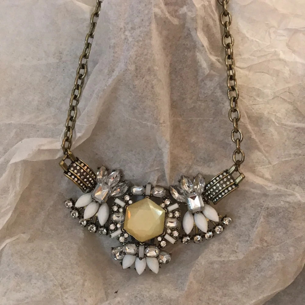 Vintage Style Bling Statement Necklace - Picture 5 of 12